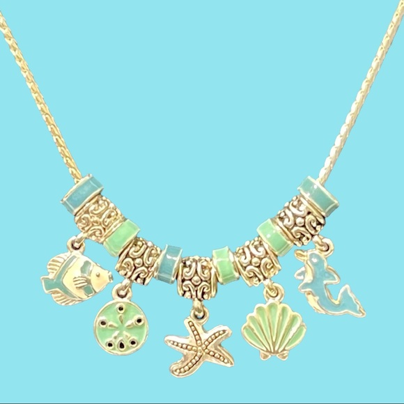 Vintage Cookie Lee Beach Charm Silvertone Necklace - Picture 2 of 3